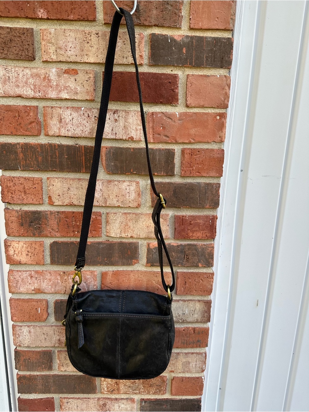 Vtg Fossil Carson Flap Saddle Bag/Purse Black Adjust Strap Crossbody Key Charm - Picture 2 of 15